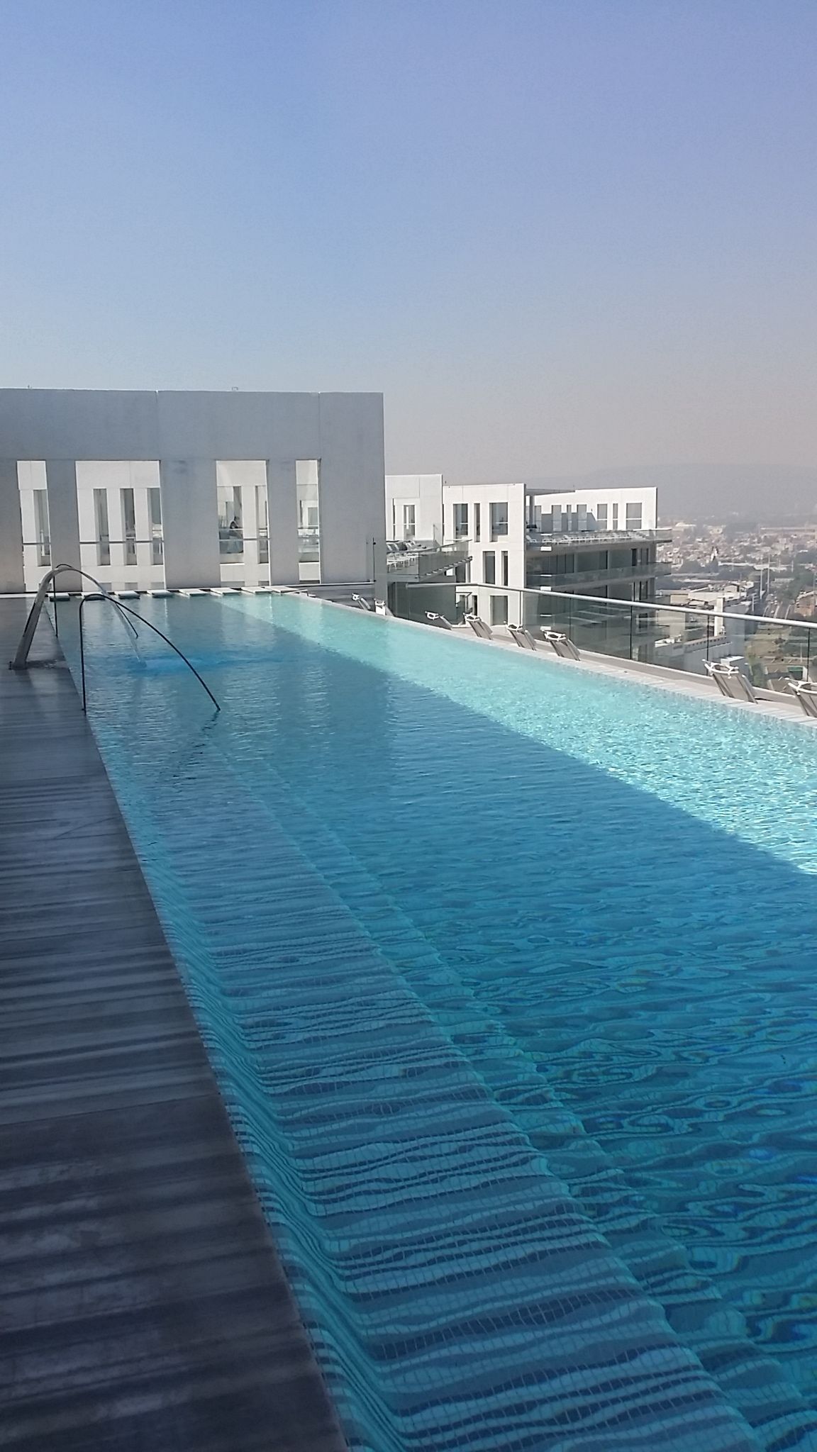 36 of 48: Alberca o piscina vista infinito con asoleadero y gym