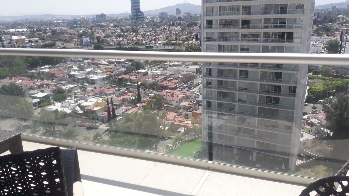 17 of 48: Balcòn con ingreso desde sala y desde recàmara principal