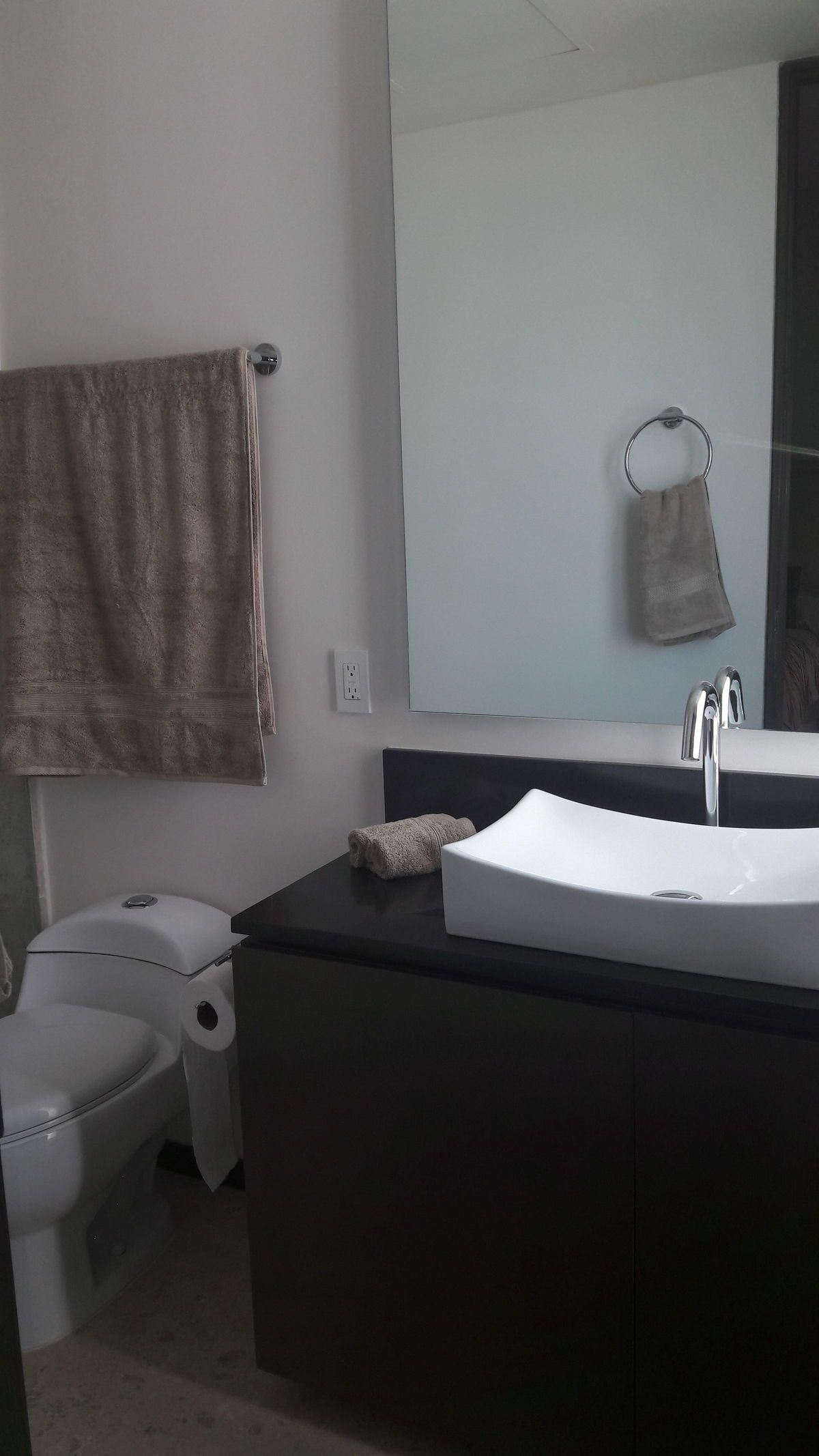 28 of 48: baño 