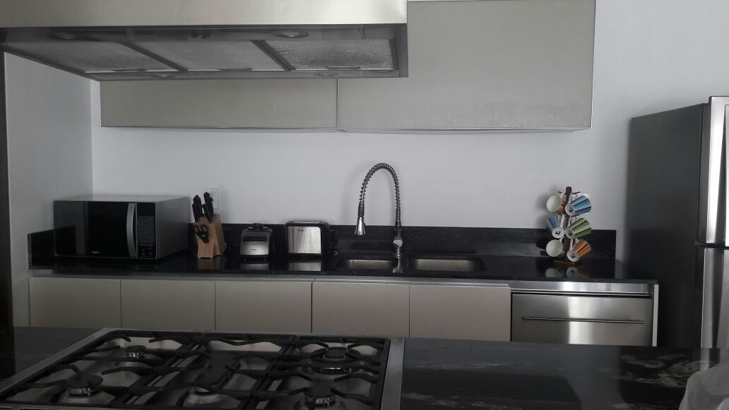 14 of 48: cocina equipada con electrodomesticos 