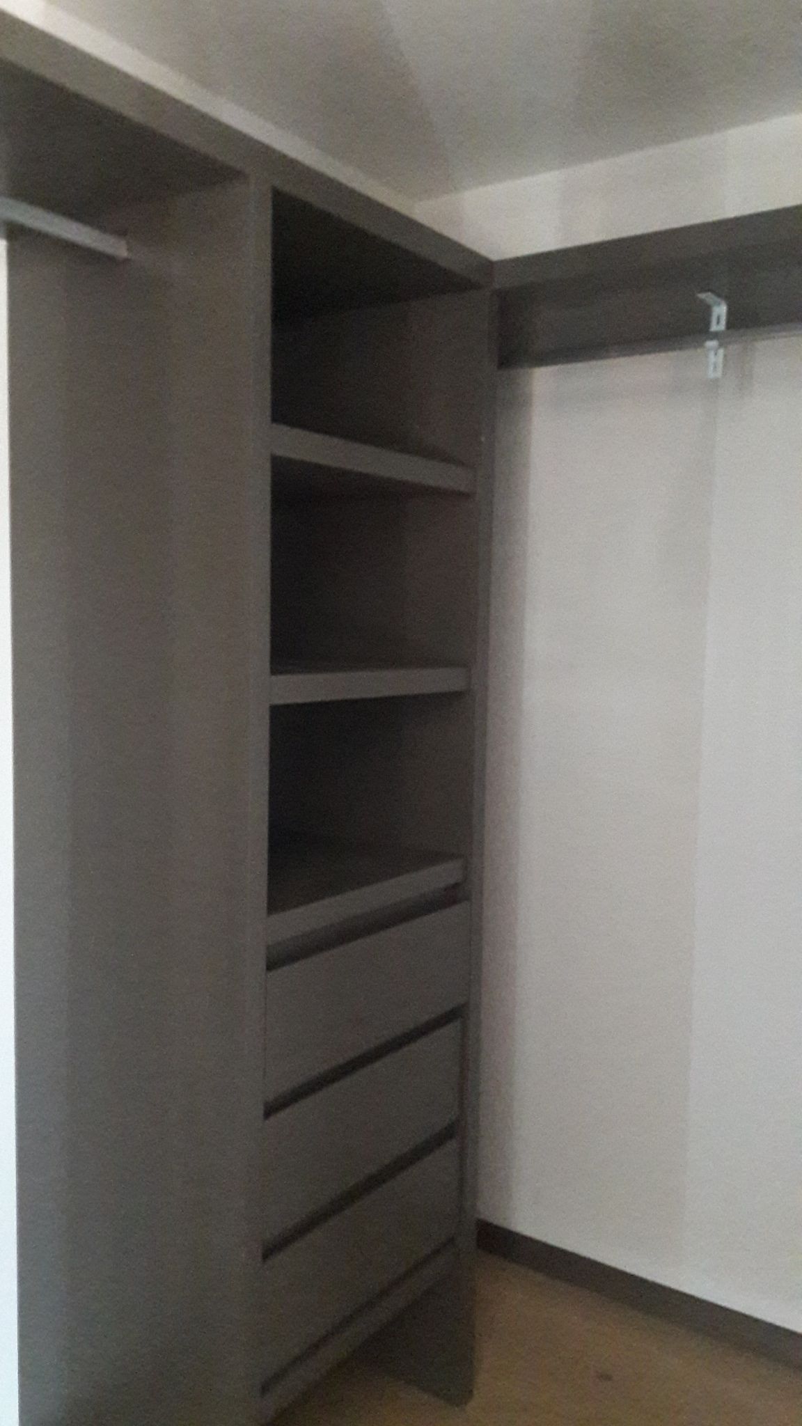 25 of 48: closet vestidor