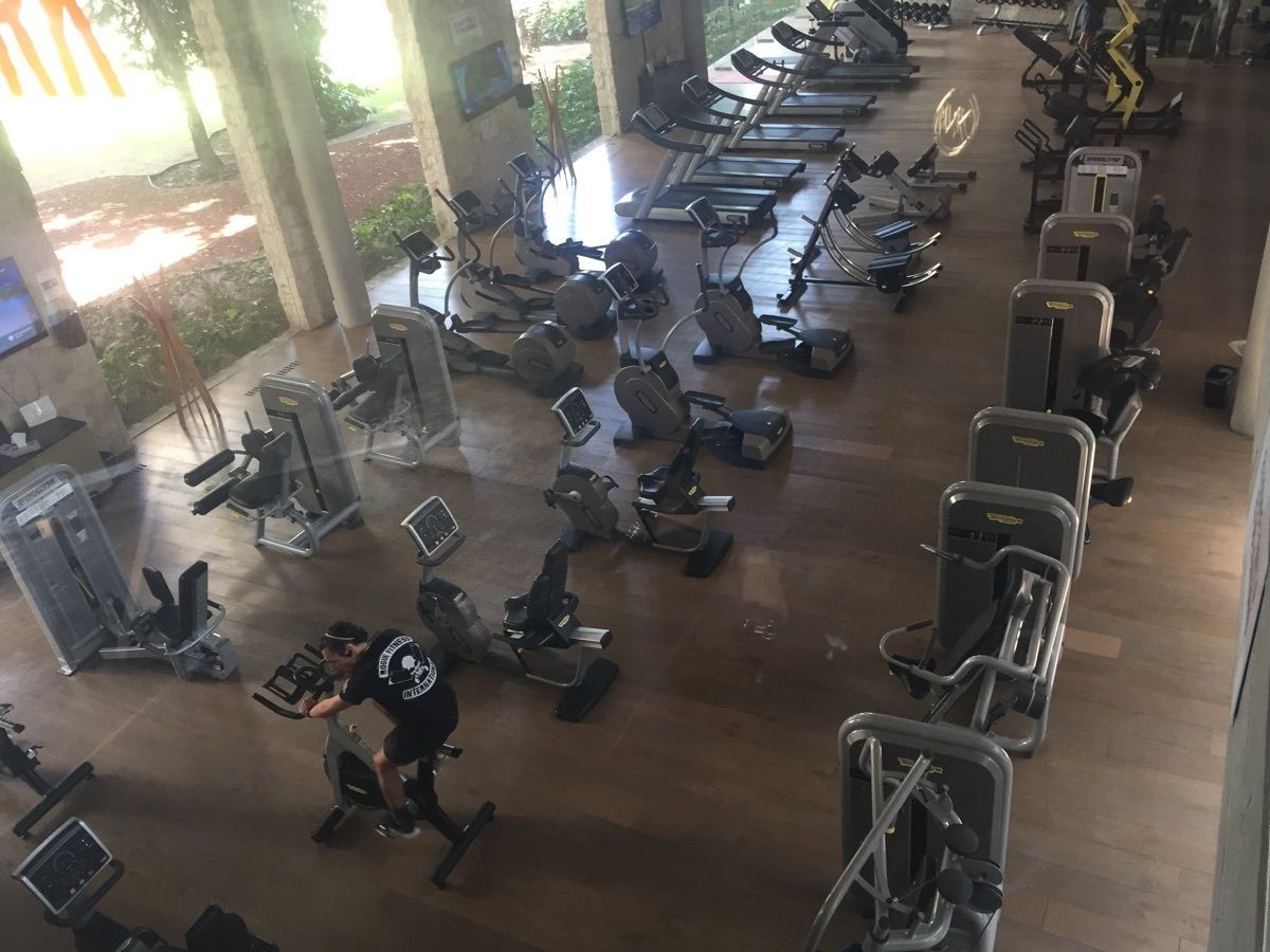 48 of 48: gimnasio muy bien equipado