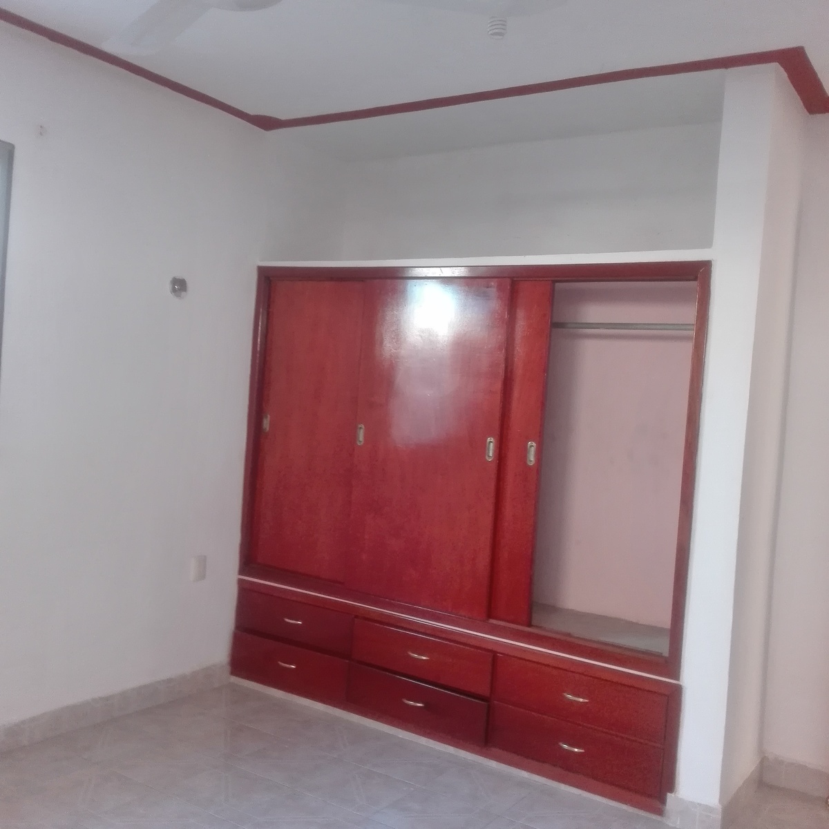 2 de 9: Closet de caoba