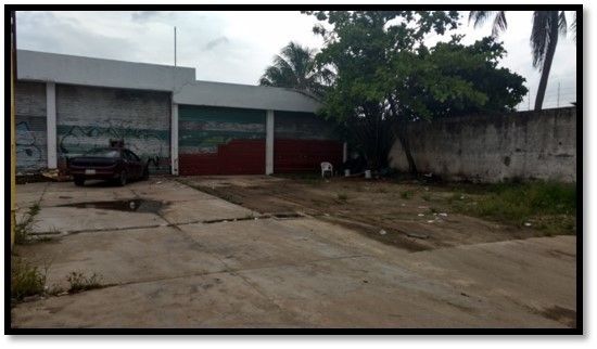 3 of 6: espacio para estacionamiento