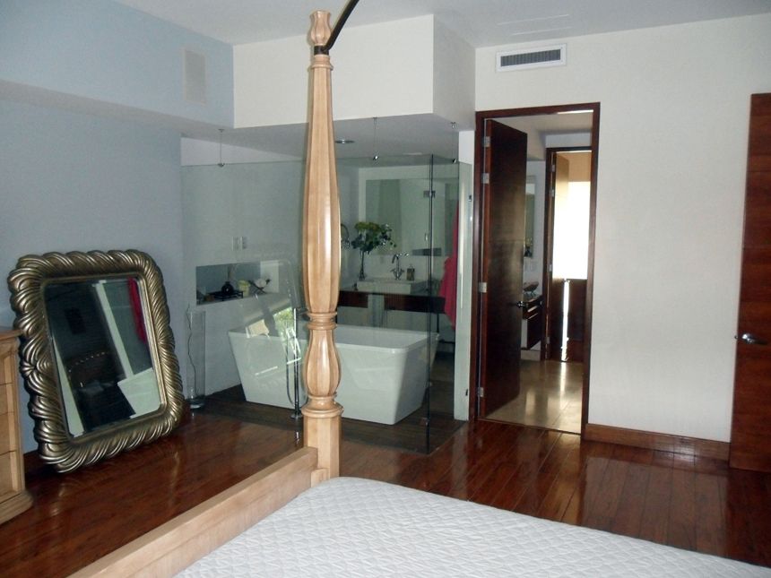 5 de 23: Vista Cama a Baño