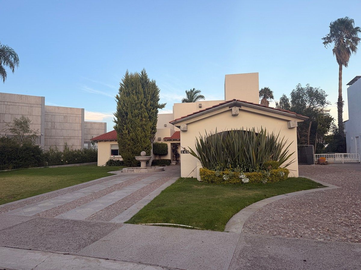 Casa em condomínio fechado em El Campanario, Querétaro, foto 2 de 35