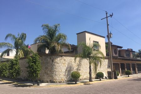 Casa en Venta Jardines de Zavaleta, 7 Recámaras, Alberca Techada