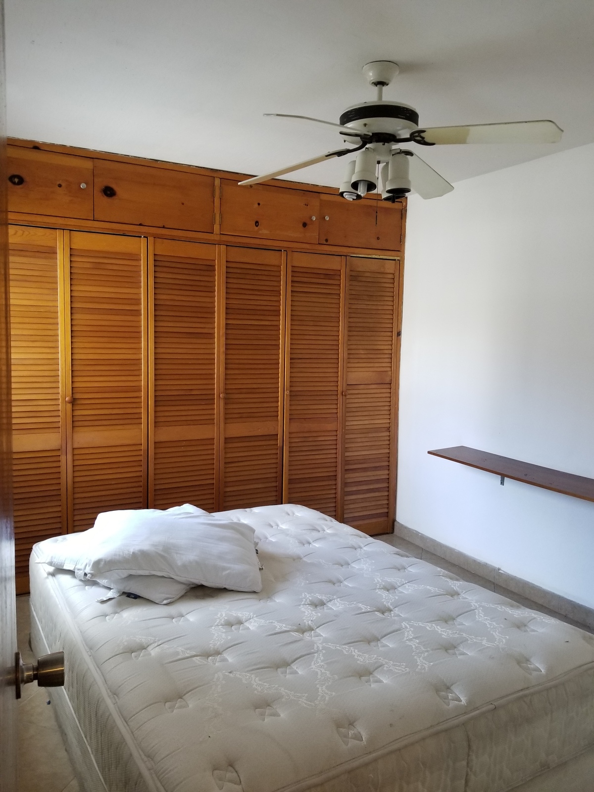 10 de 10: RECAMARAS CON LOSETA CLOSETS Y VENTILADOR 