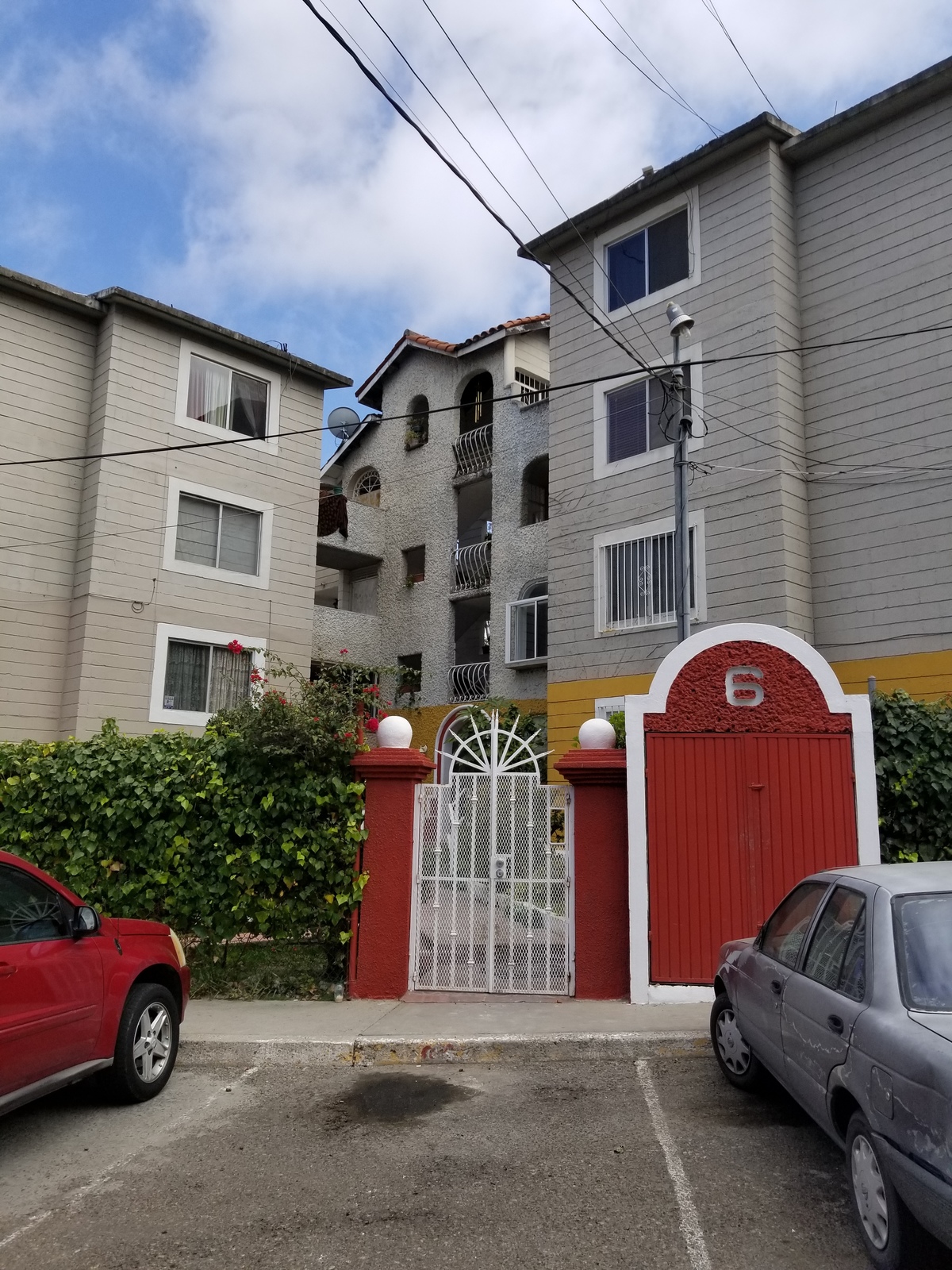 1 de 10: FACHADA DE LOS DEPTOS 