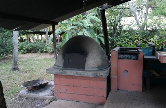 10 de 23: Wood fired pizza oven