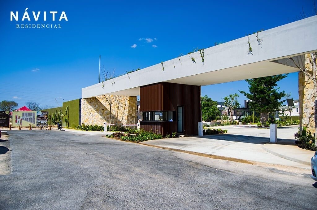 5 de 24: Fachada de Acceso Principal