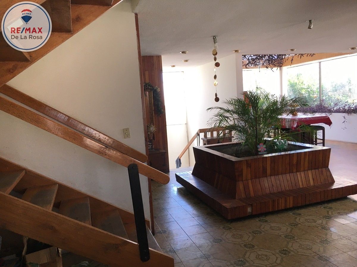 3 de 17: Planta baja con medio baño