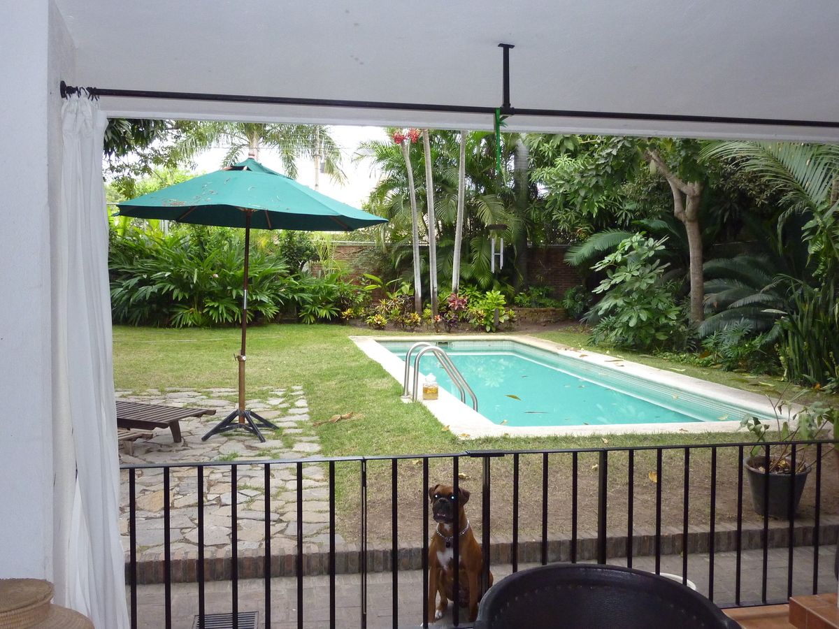 2 de 5: TERRAZA CON ALBERCA Y BUMGALOW