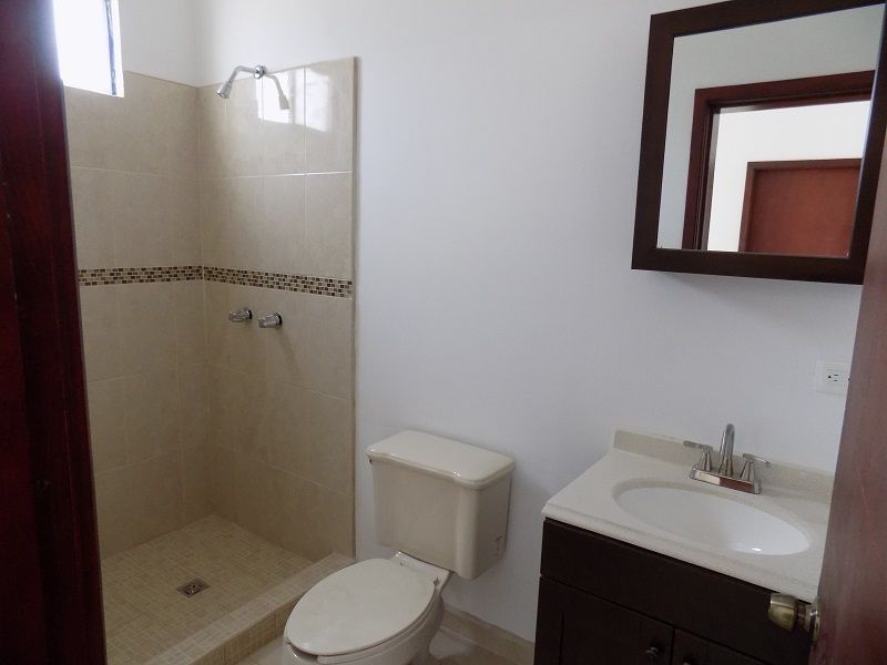 16 of 30: Baño Segunda Planta