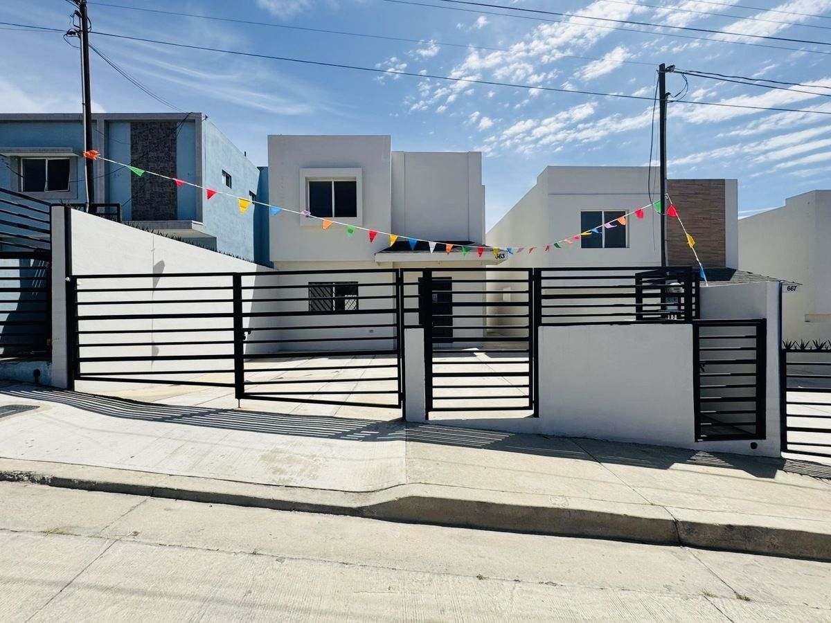 1 de 33: Fachada principal