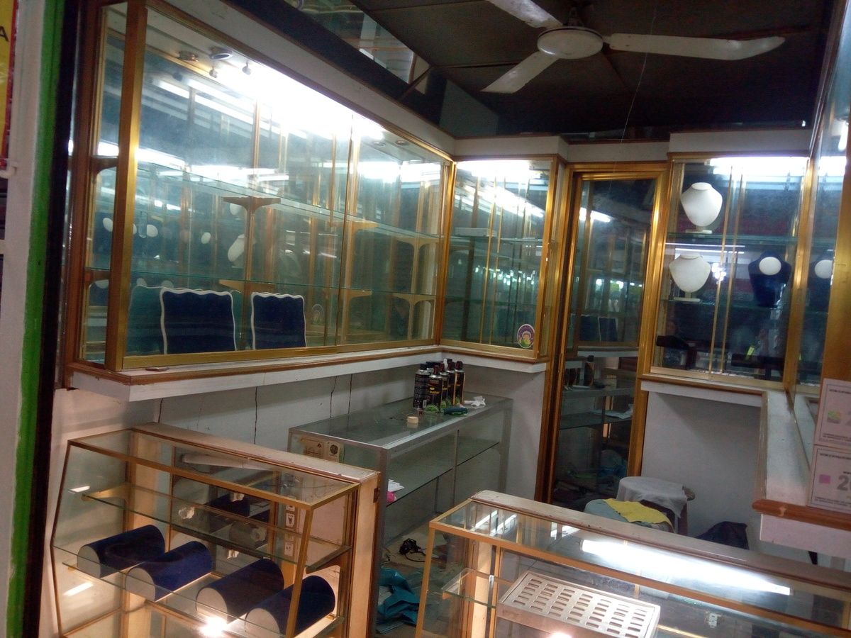 1 de 3: Local dentro de Bazar San Juan centro histórico 

