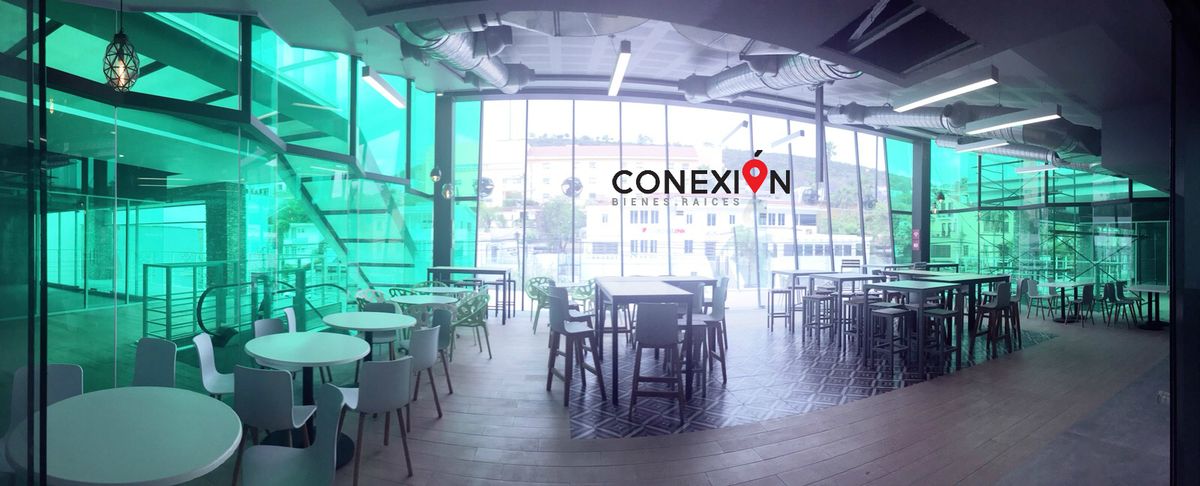 6 de 9: Área de Foodcourt de la Plaza