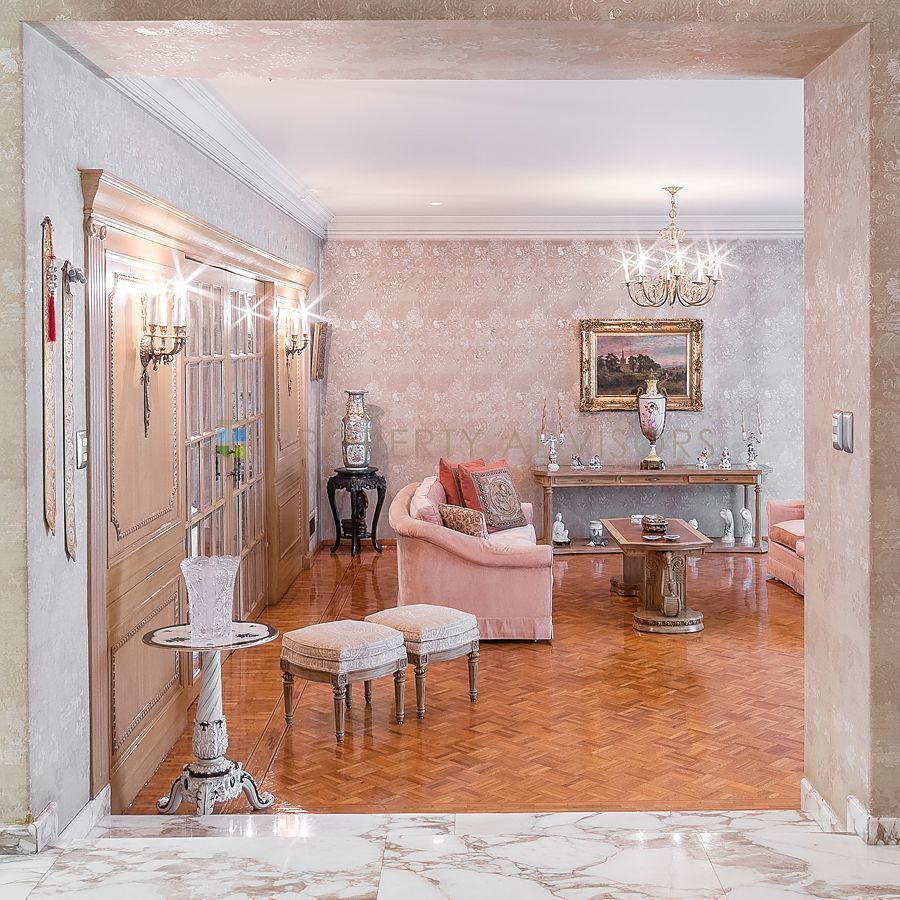 5 of 35: Sala