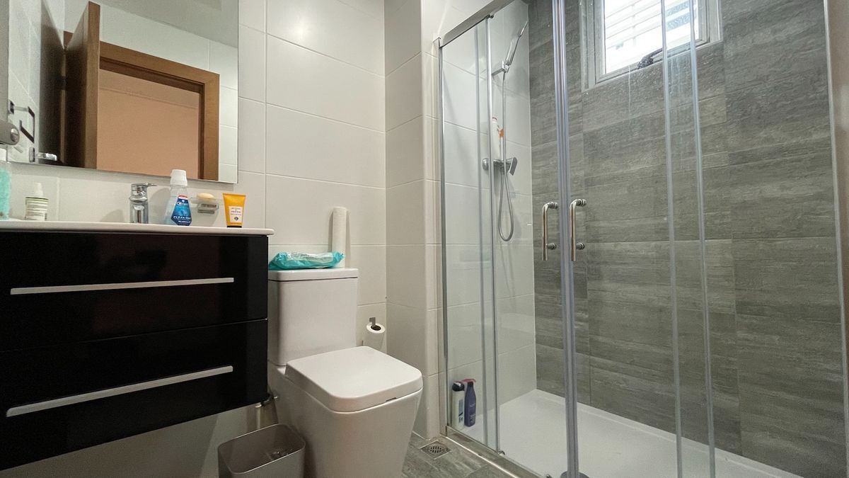 15 de 24: Baño habitación secundaria 
