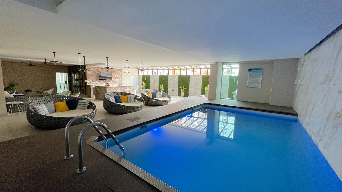1 de 24: Piscina techada 