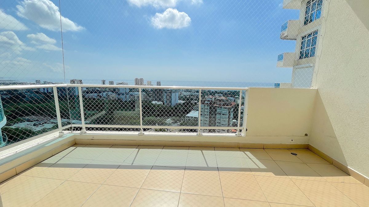 3 de 21: Balcón grande con vista al mar