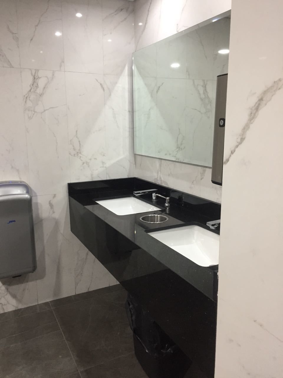 12 de 12: SANITARIOS EN CADA PISO