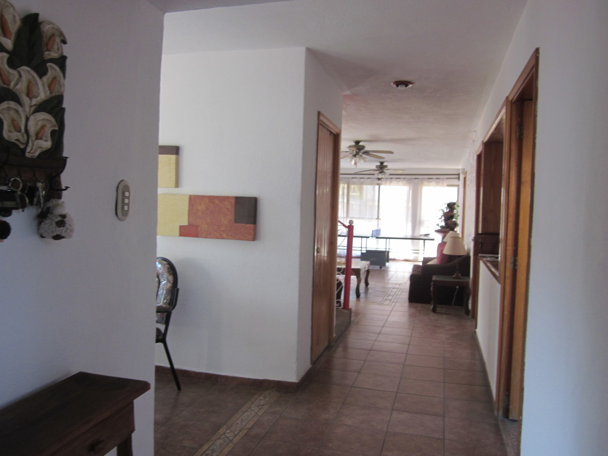 Casa en Venta | 5 Recamaras en 3 Niveles | Colonia Tejeda, Queretaro. |  EasyBroker