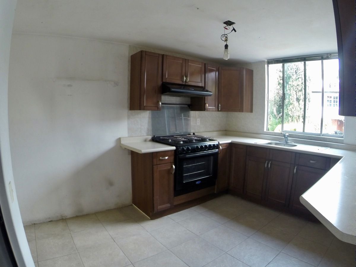 9 de 24: COCINA CON ALACENA
