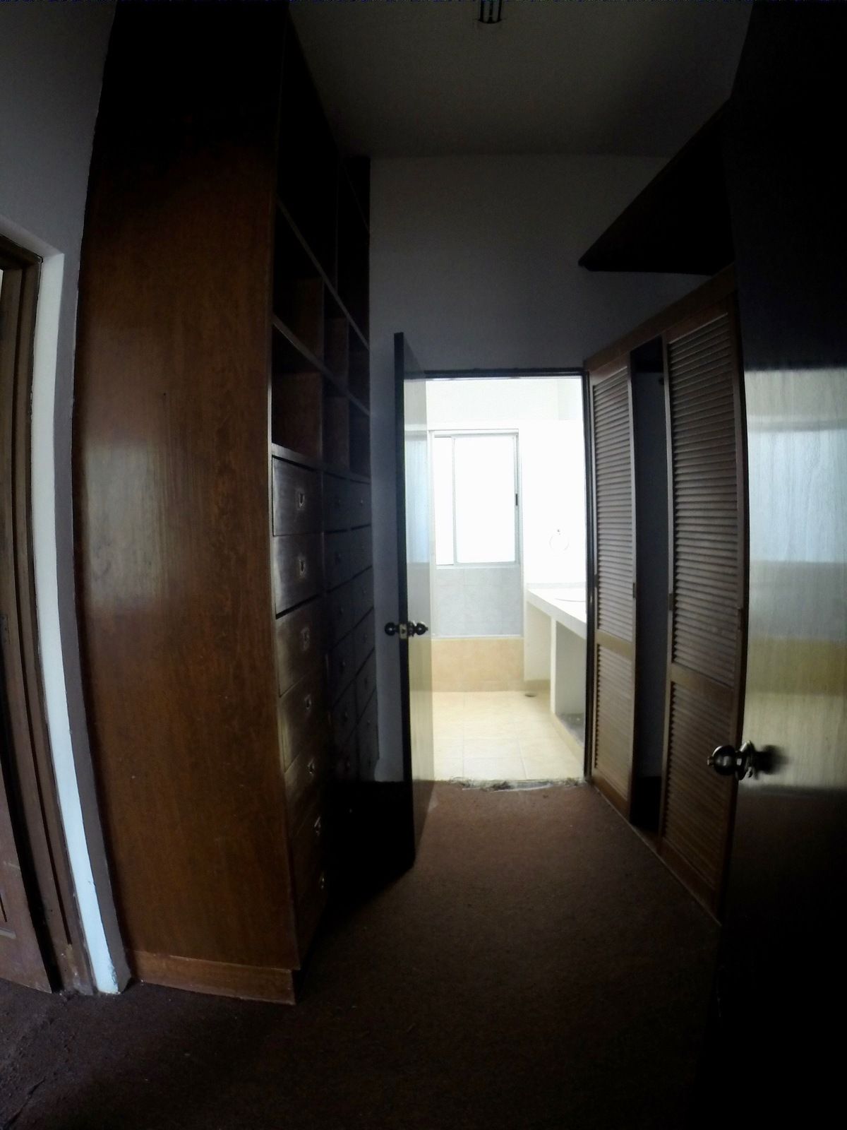 20 de 24: VESTIDOR