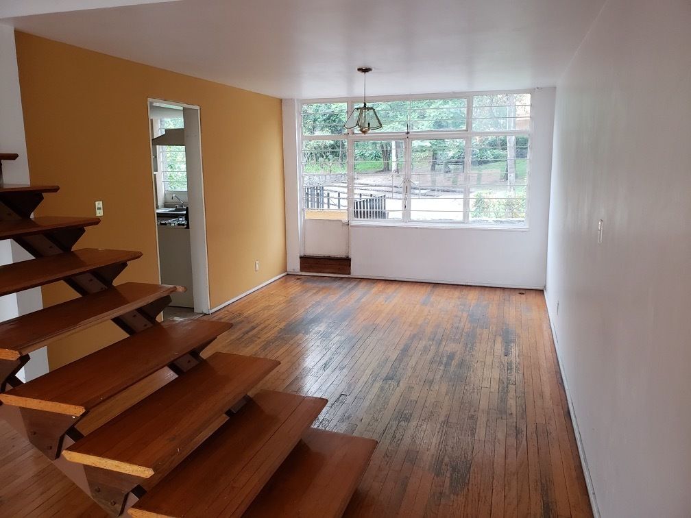 4 de 16: SALA COMEDOR CON PISO DE MADERA