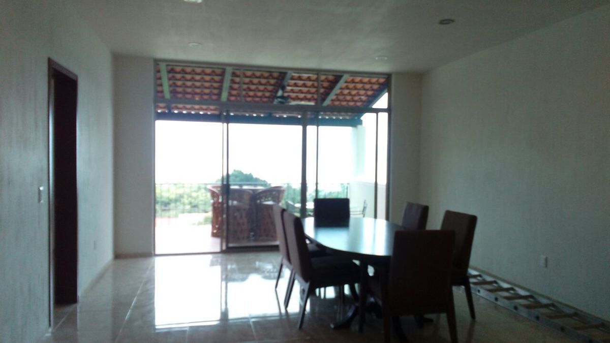 16 de 23: sala Comedor amplia
