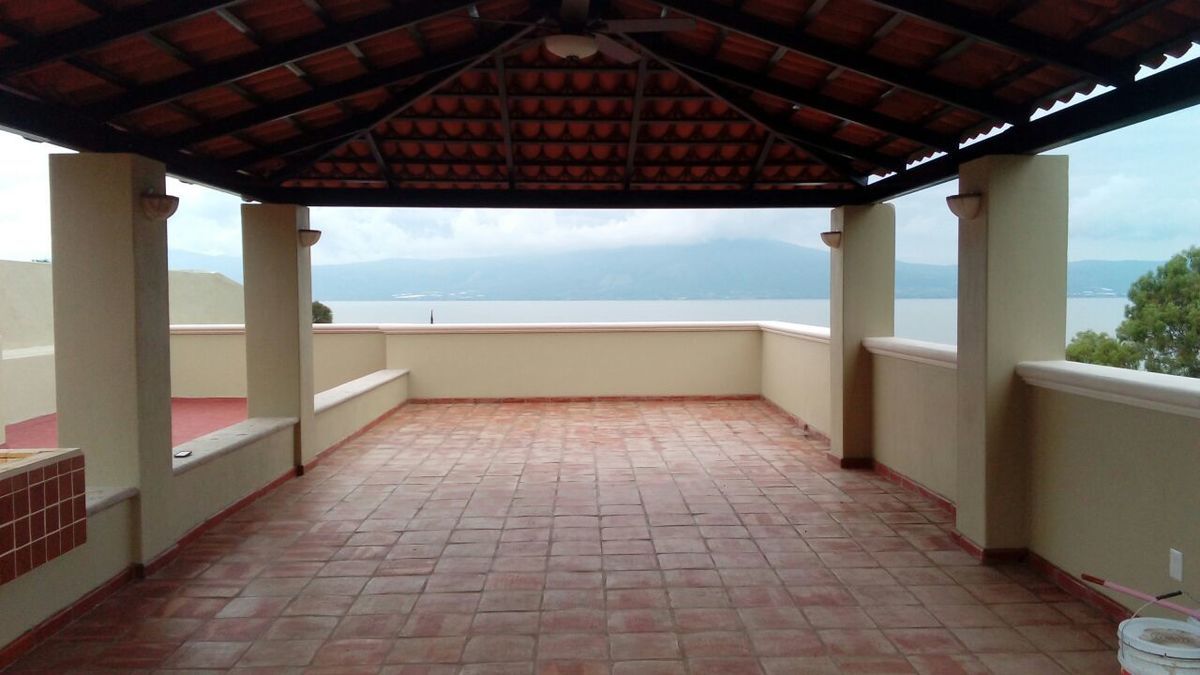8 de 23: Roofgarden con vista panóramica al Lago de Chapala