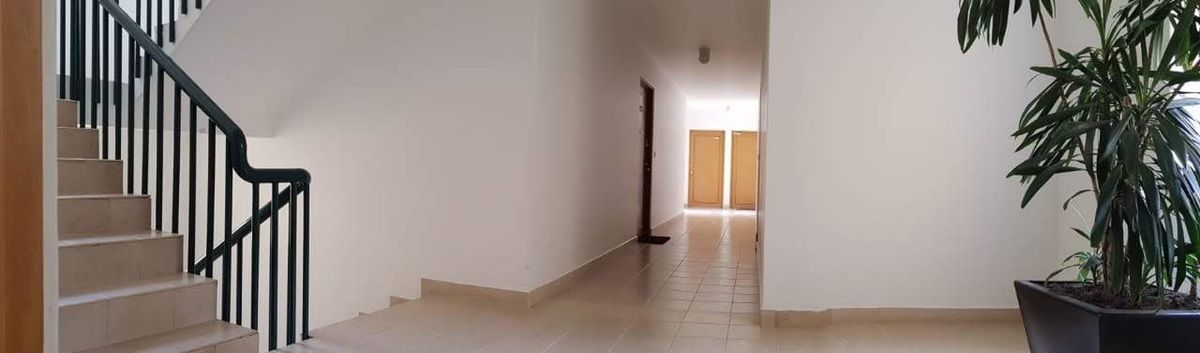 3 de 13: Escalera al segundo piso