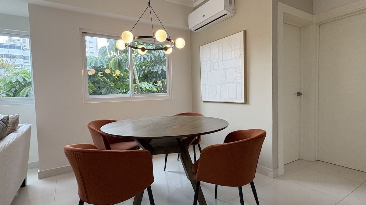5 of 12: Comedor