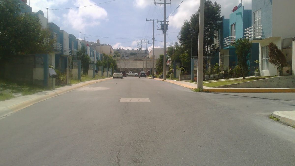 4 of 14: Vista calle Privada Farolillos