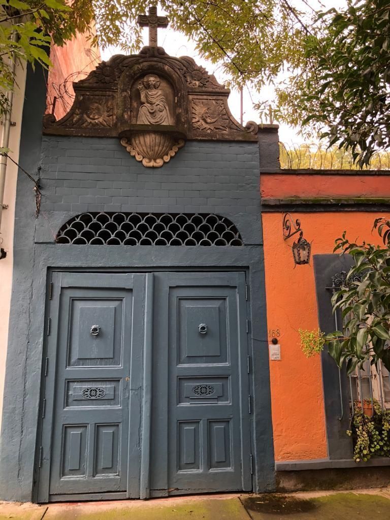 VENDO CASA SOLA EN EL CORAZÓN DE COYOACÁN ESTILO COLONIAL $38,800,000