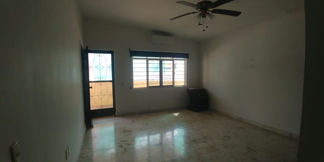 32 of 34: Recámara con closet, abanico y minisplit