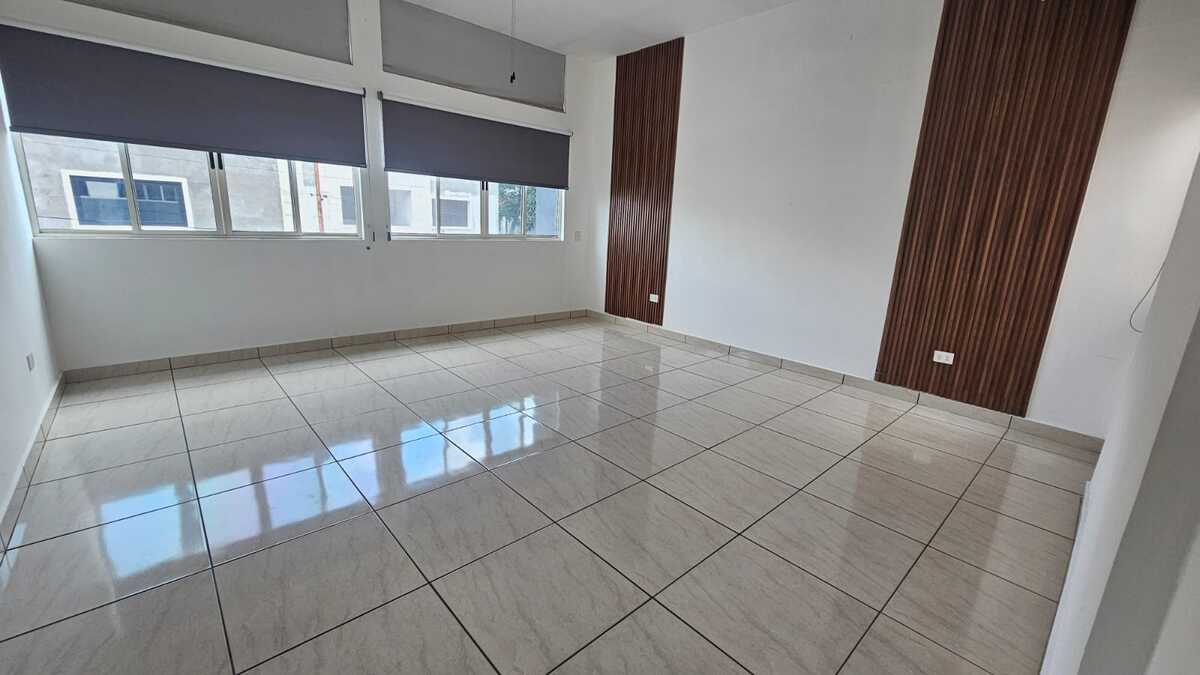 8 of 34: Rec Principal con clima y ventanales con persianas enrollabl