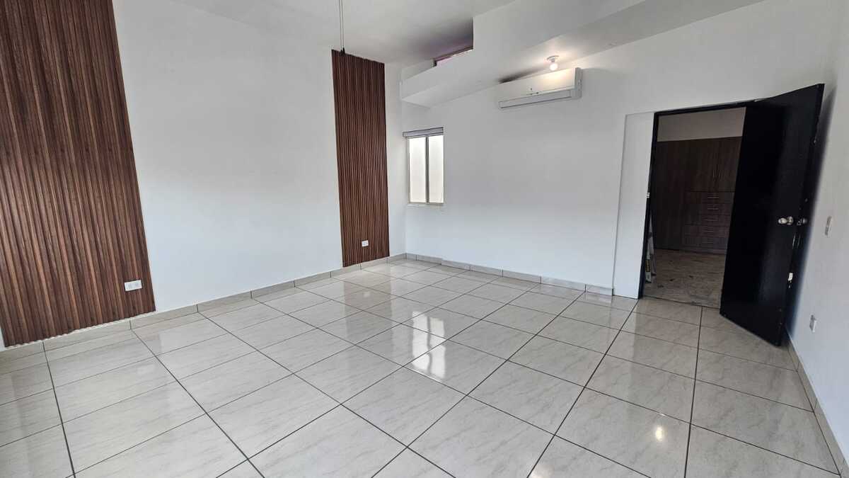 9 of 34: Rec Principal con clima y ventanales con persianas enrollabl