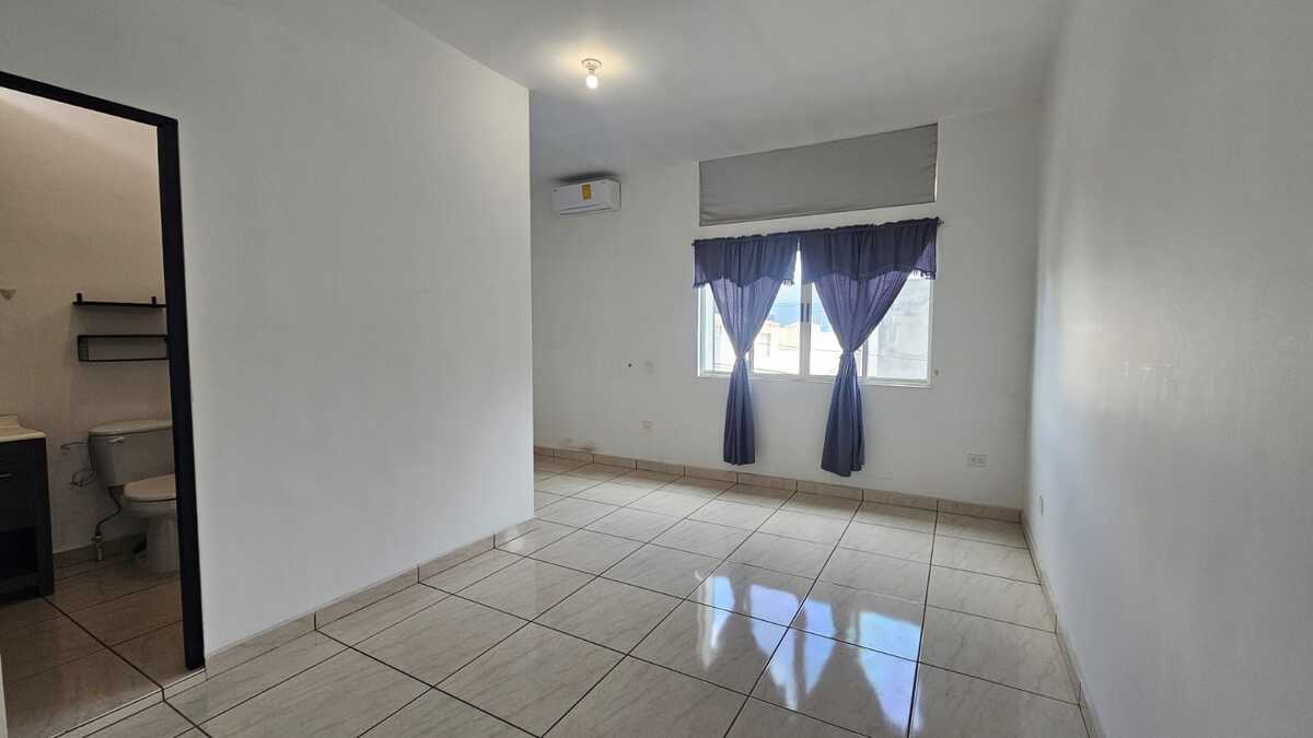 16 of 34: Rec 3 con clima, y baño completo