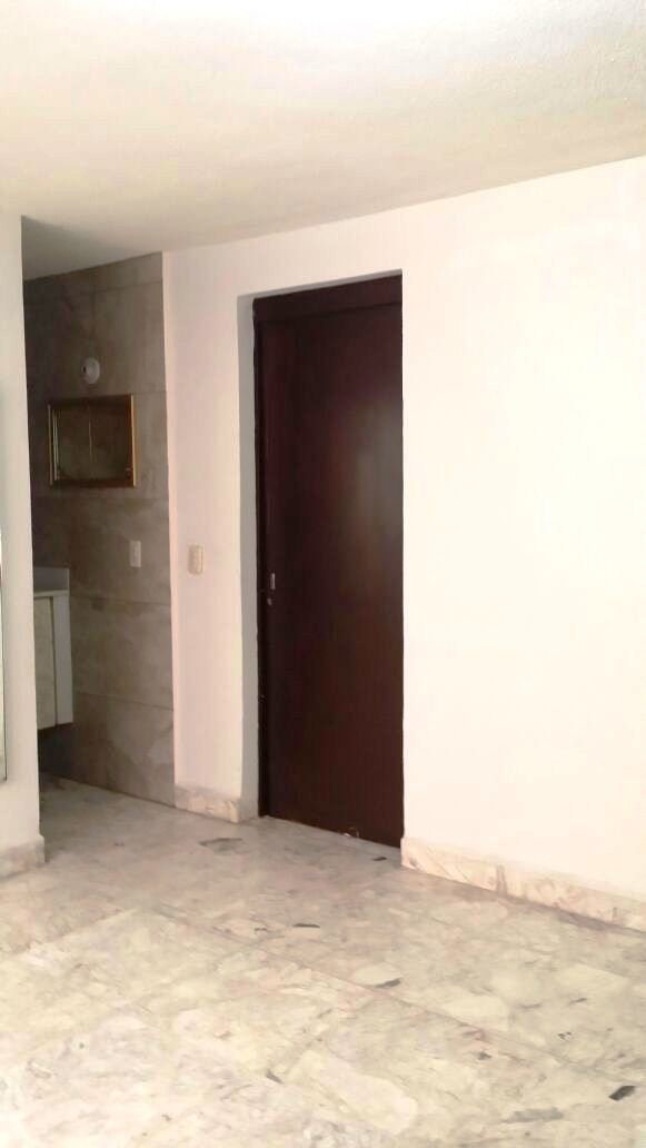 19 de 28: Baño completo Rec 4 con walking closet