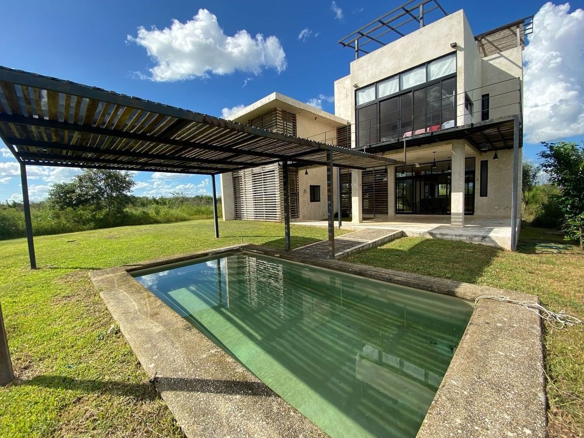 Casa de férias exclusiva com piscina na bela fazenda, foto 1 de 12