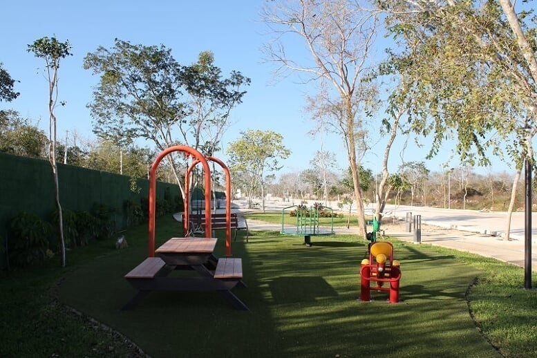 30 de 40: Parque Lineal con Juegos Infantiles