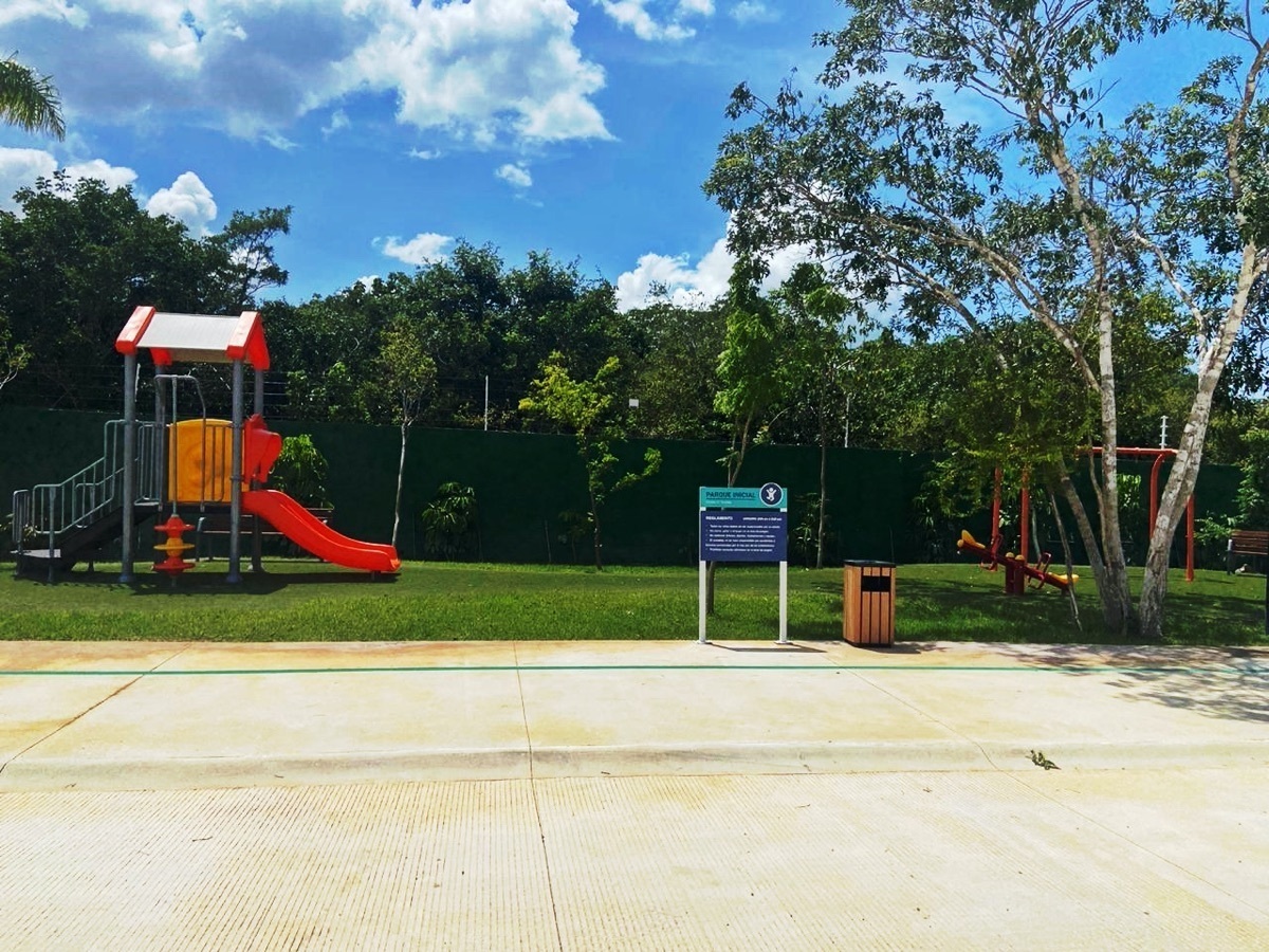 28 de 40: Parque Lineal con Juegos Infantiles