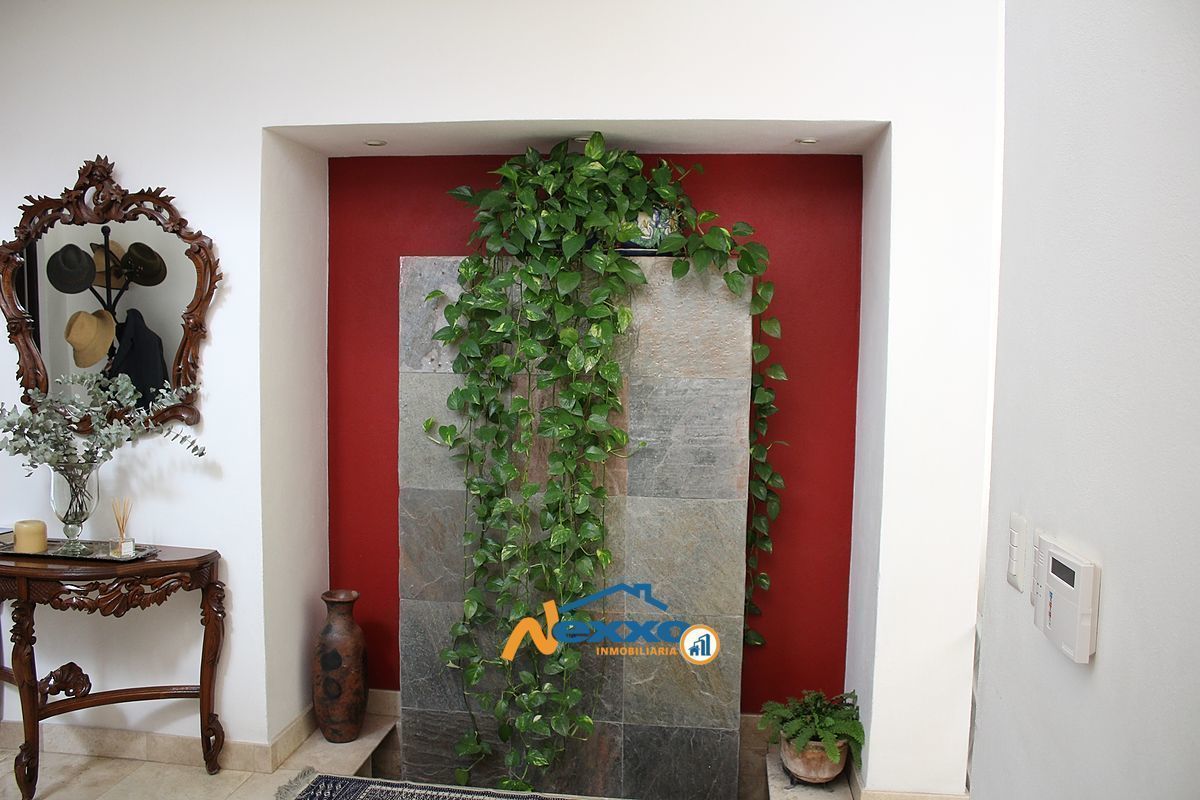 2 de 19: Fuente de piedra en la recepción