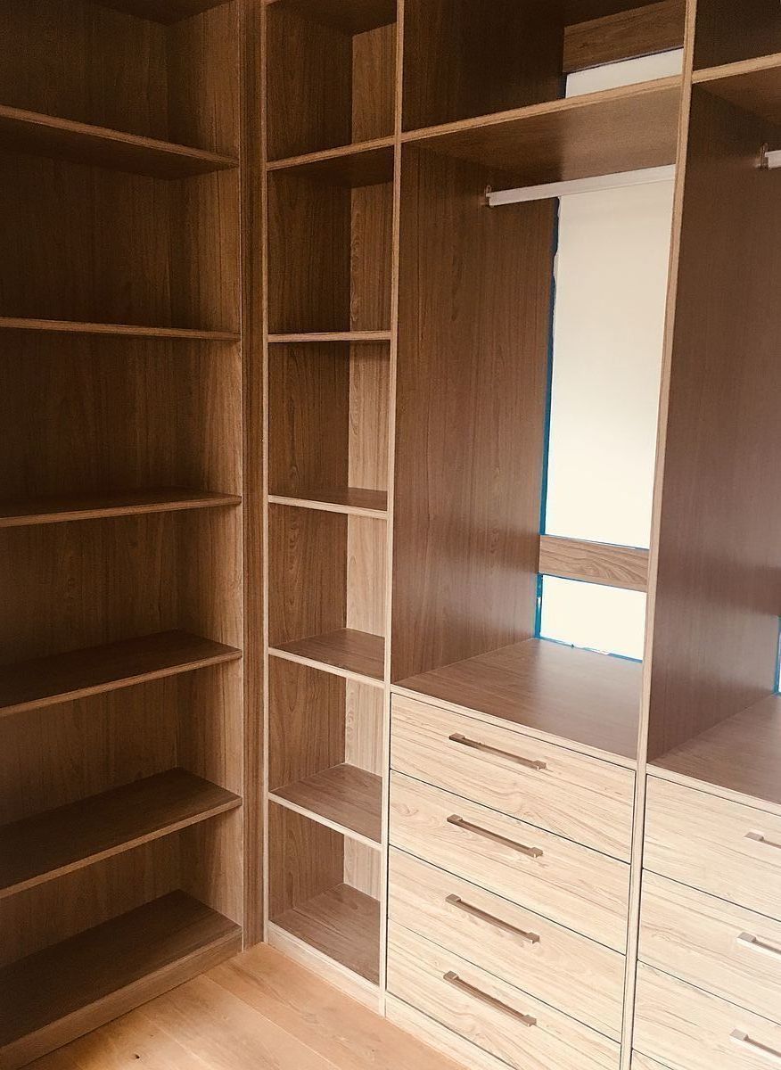 19 de 26: Vestidor de recámara principal