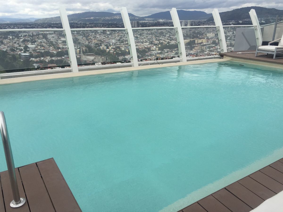 5 of 34: Alberca en ùltimos pisos con vista panoràmica a la ciudad