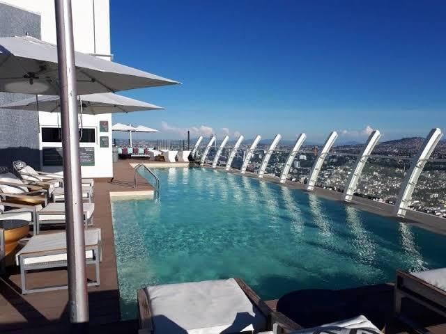 1 of 34: Alberca en Piso 26 Hard Rock Hotel y edificio Iconia