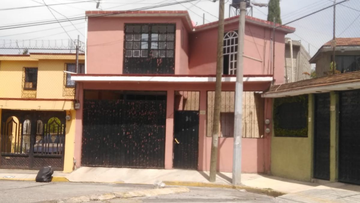 2 de 9: Casa (Vista frontal)