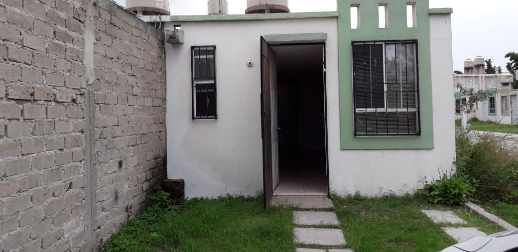 Casa en venta en esquina: Fracc. Paseos del Valle Tlajomulco | EasyBroker